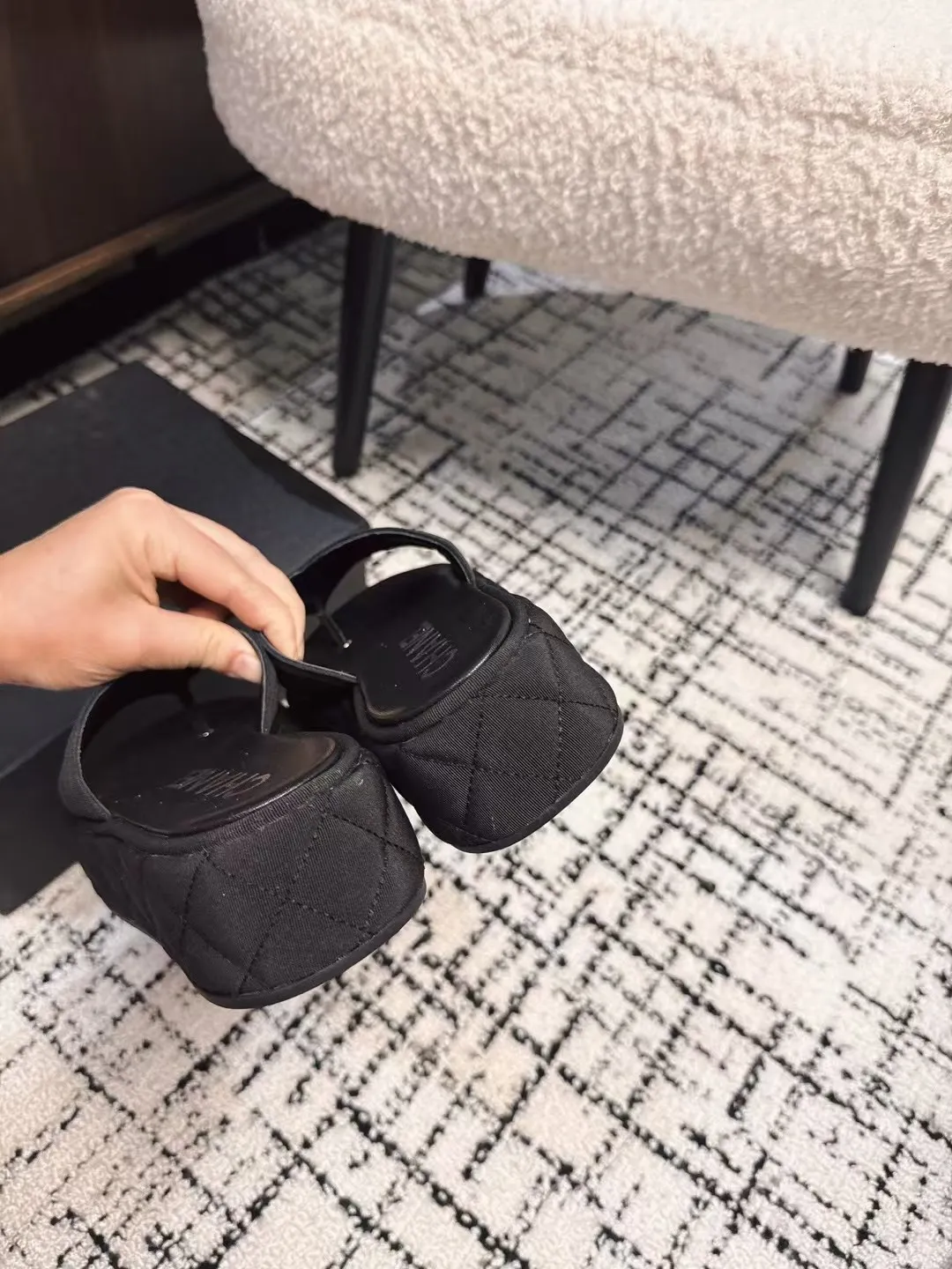 👟👟Ex-factory price 502👟👟 High version Chanel new color thick-soled slippers, easy to wear and versatile, must-have high-end tool shoes in summer, upper lambskin & customized denim, lining calfskin, original outsole Size: 35-39 (customized for 40, non-refundable)